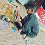 Cireur de chaussures Petits et grands au travail